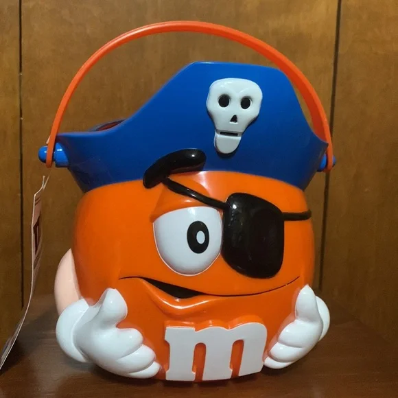 Mars~M&M Pirate Halloween Candy Bucket (1999) - Picture 7 of 9